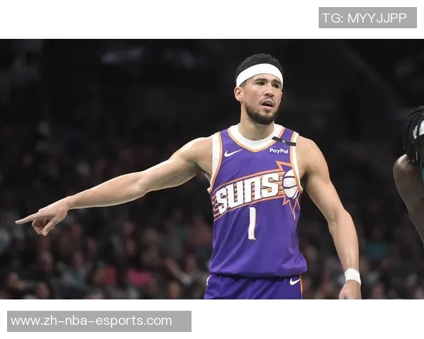 布克复出状态渐入佳境半场出战13分钟贡献10分2助