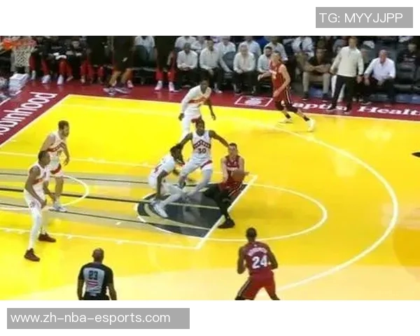 海史密斯自信为太阳注入防守活力与布克格林携手提升投篮精准度 海史密斯自信为太阳注入防守活力与布克格林携手提升投篮精准度